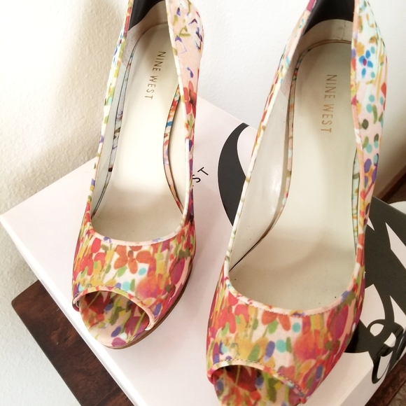 Nine West Watercolor Floral Heels - Picture 3 of 6